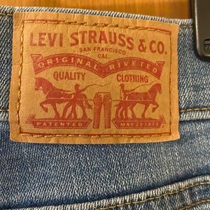 Levi’s Classic Bootcut jeans size 4